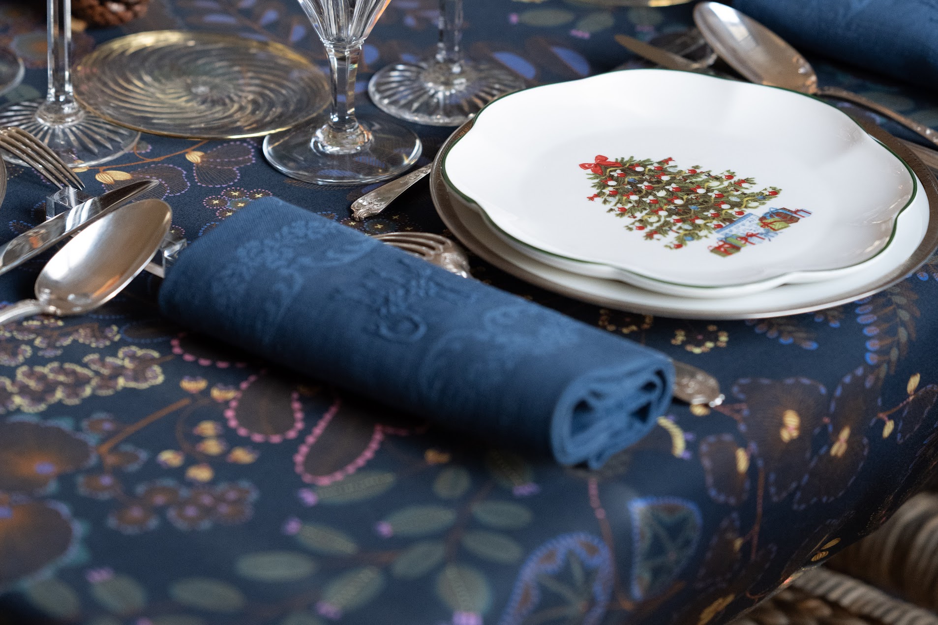 Table dressée avec nappe The Host